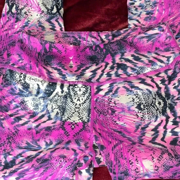 Lululemon wonder under (rare) crop - Picture 3 of 6